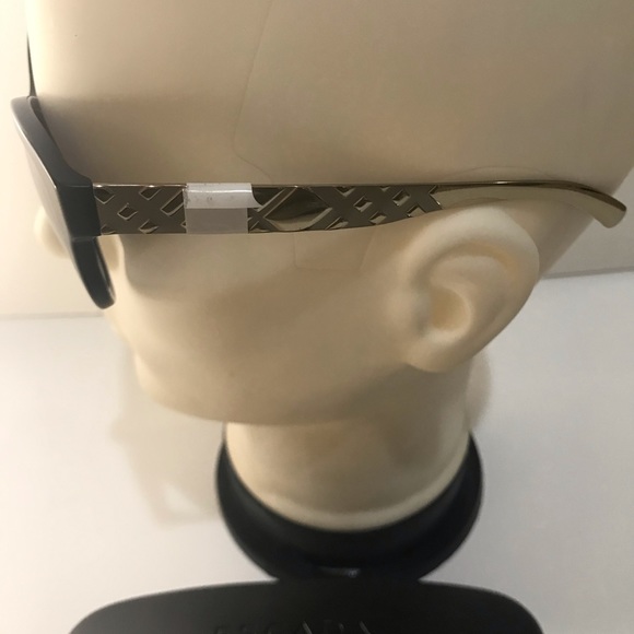 Burberry BE4220F Sunglasses - Matte Black (34648G) - Picture 7 of 8